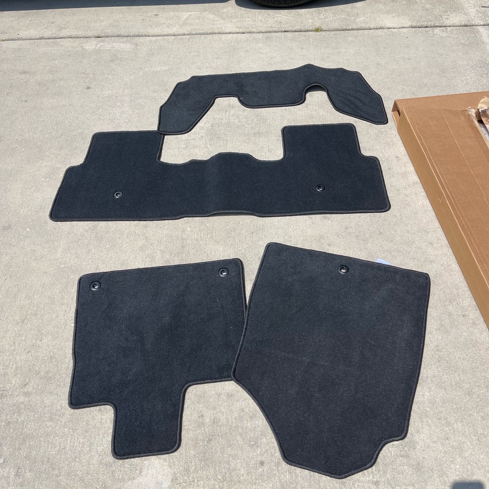 Honda pilot 2023 carpet floor Matts